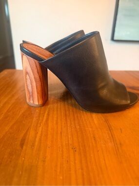 Tory Burch Raya Mule 6 1/2 Like New